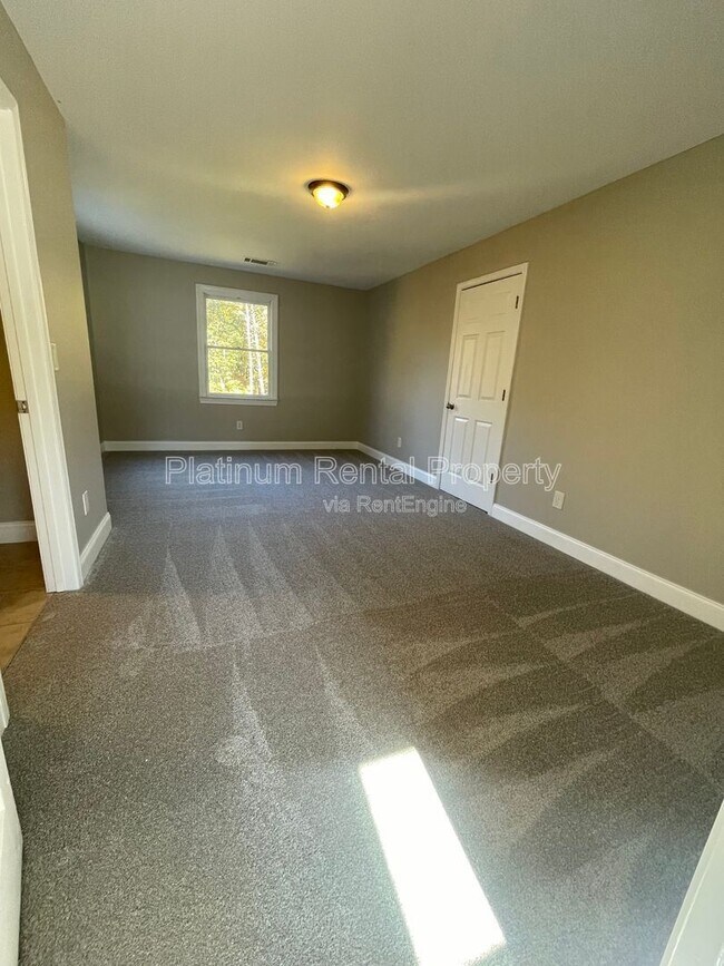 Building Photo - 1305 Smithdale Heights Dr