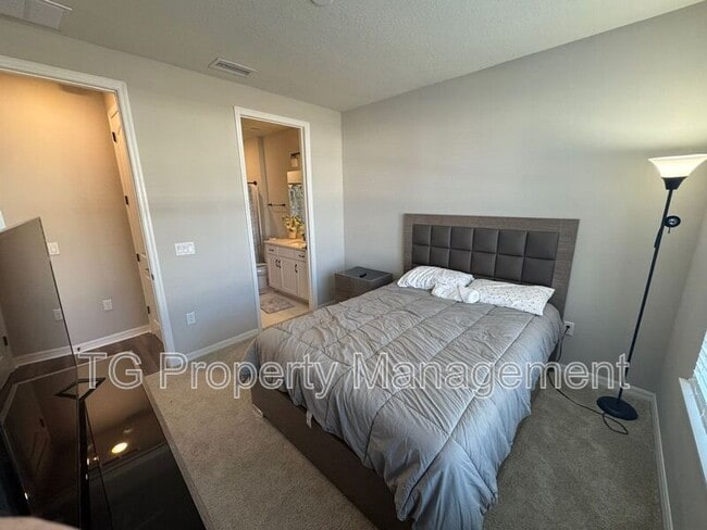 Building Photo - 217 Red Barn Rd