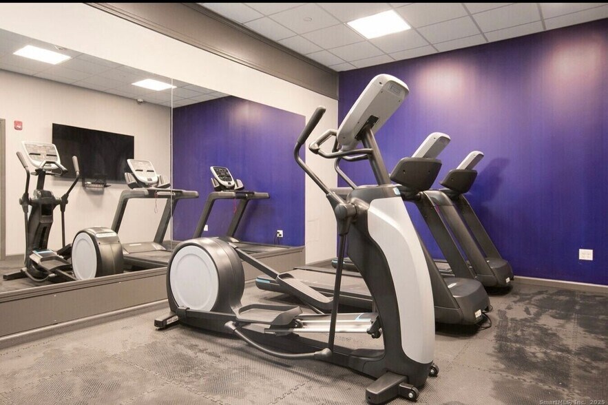 Building Photo - 225 Lordship Blvd