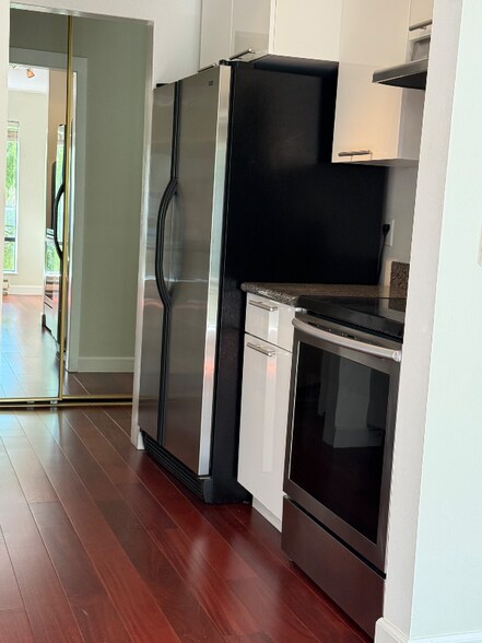 Building Photo - 4 Admiral Dr