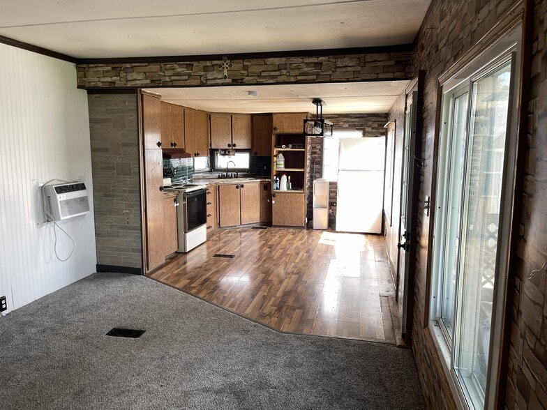 Building Photo - 984 Caldwell Ave