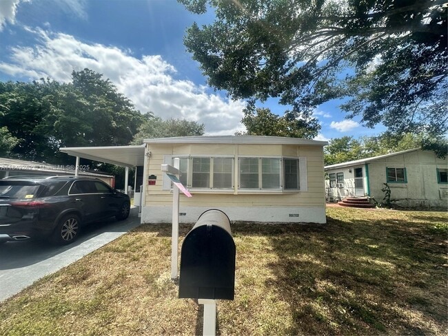 Building Photo - 23017 Watergate Cir
