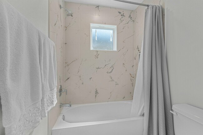 Building Photo - 409 Deer Path Lp