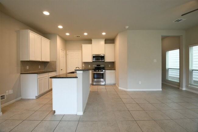 Building Photo - 104 Camelot Pl Ct