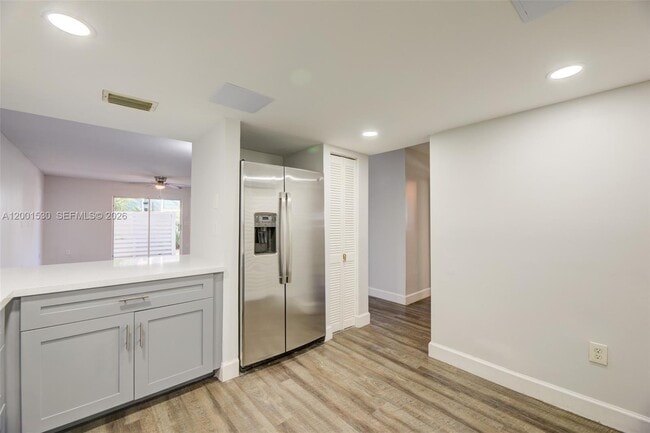 Building Photo - 565 NW 97th Ave