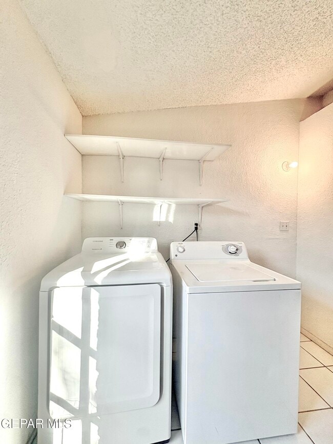 Building Photo - 3425 E Glen Dr