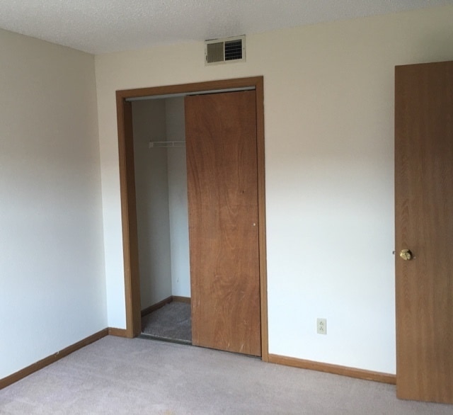 Building Photo - 2 Bedroom Apartment on Second Floor