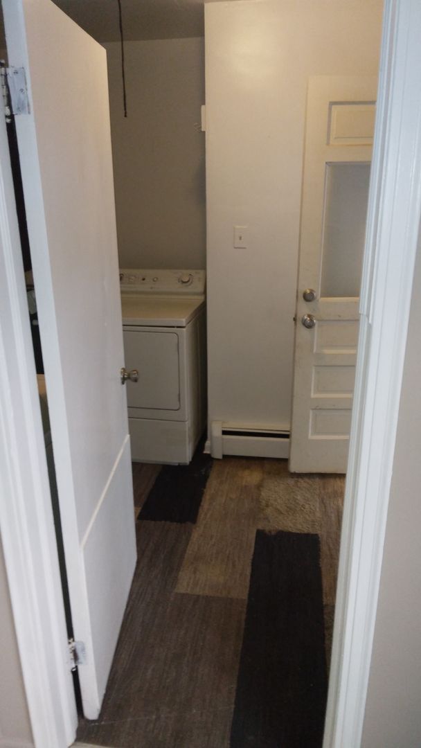 Building Photo - 2/1 brick Home CALL DIANA FOR A SHOWING AT...