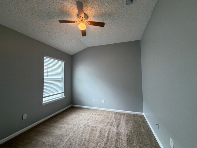 Building Photo - 3041 Southhall Ct