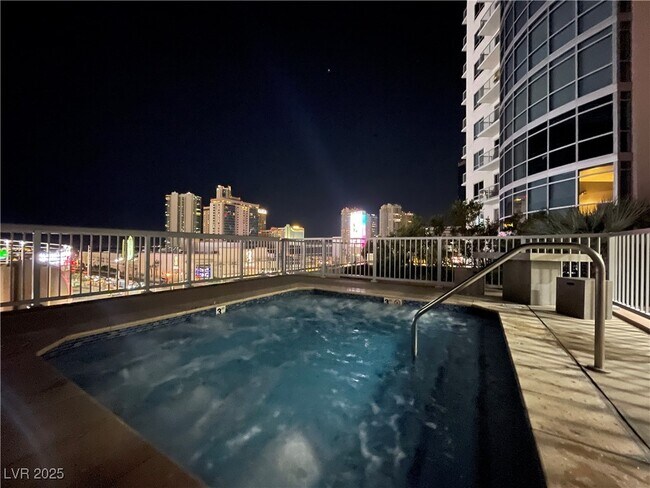 Primary Photo - 200 W Sahara Ave