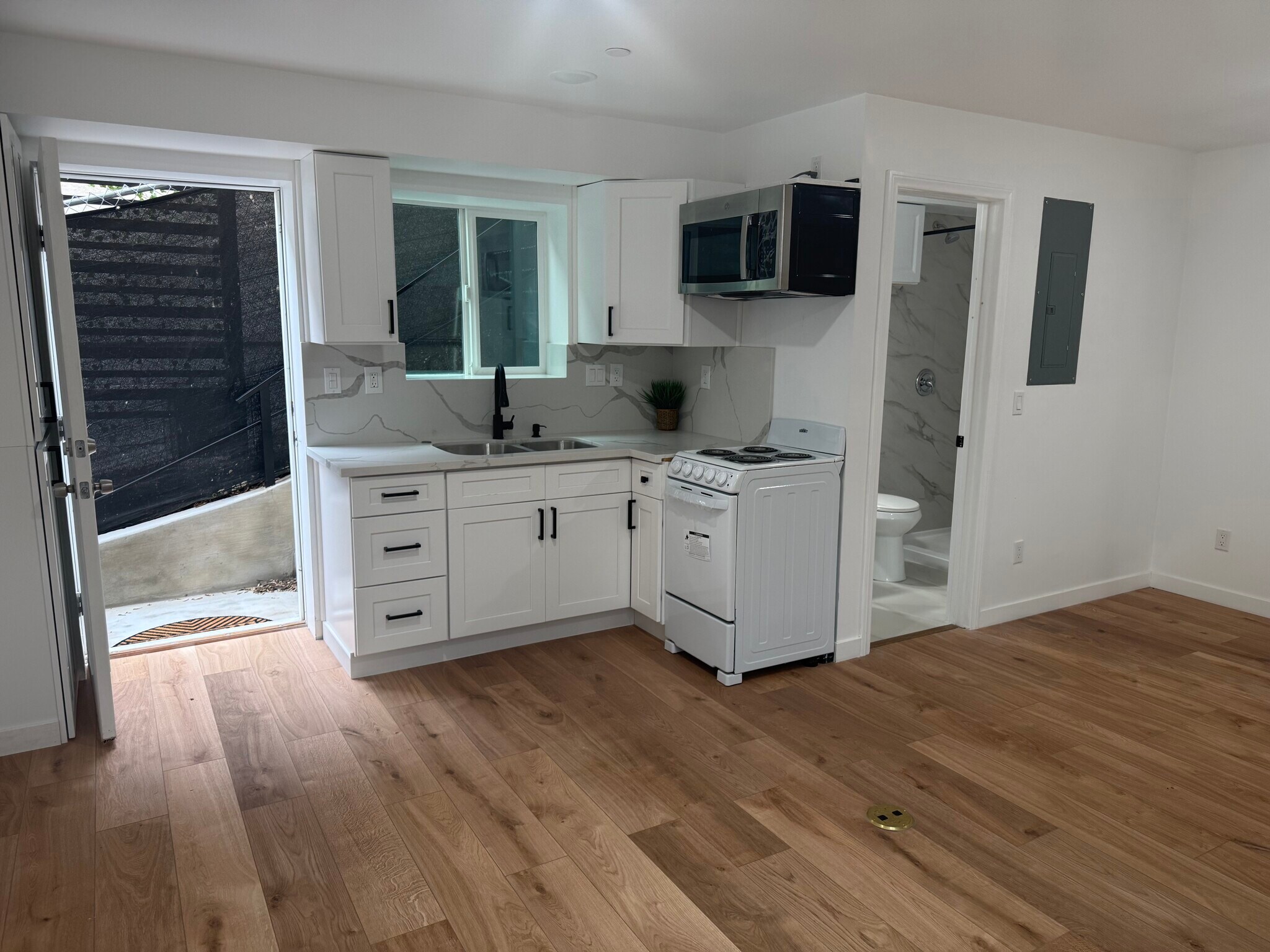 Kitchen Area - 4253 Raynol St
