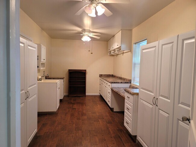 Building Photo - 4362 W Midway Rd