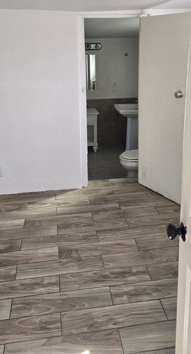 Building Photo - 315 W Palma St