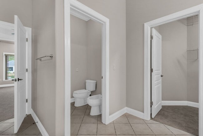 Building Photo - MOVE IN SPECIAL: 30% OFF FIRST MONTHS RENT -- Spacious unfurnished 4B/3B home in Gated Community ...