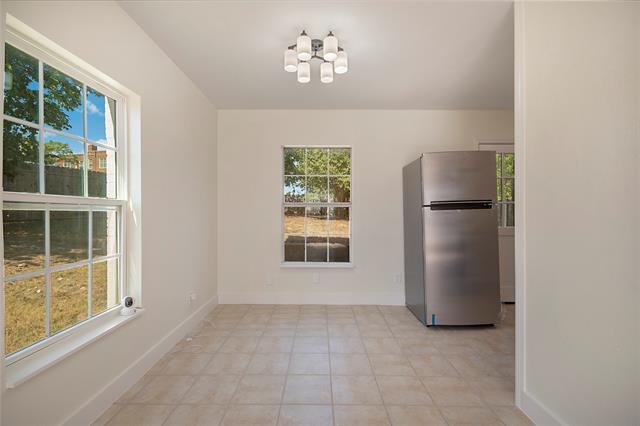 Building Photo - 305 N Oak Cliff Blvd