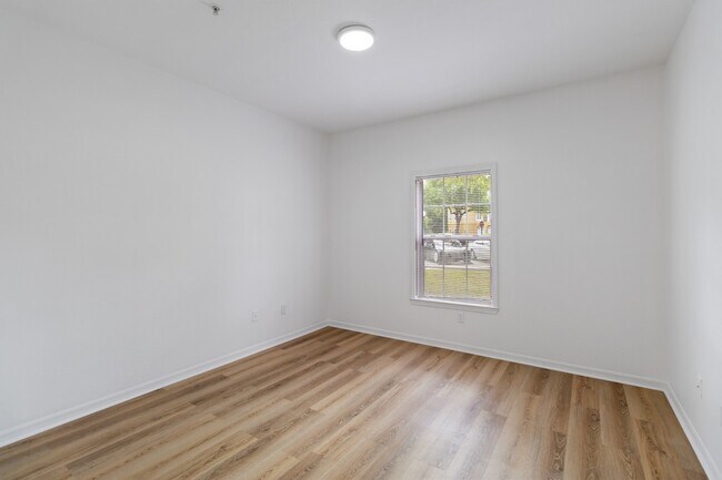 Building Photo - 3599 Conroy Rd