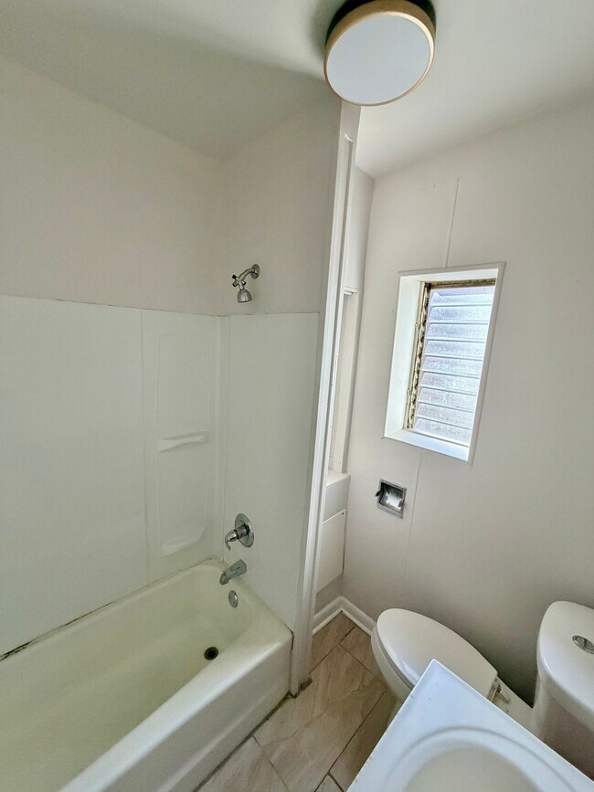 Building Photo - 2084 E Pacific St