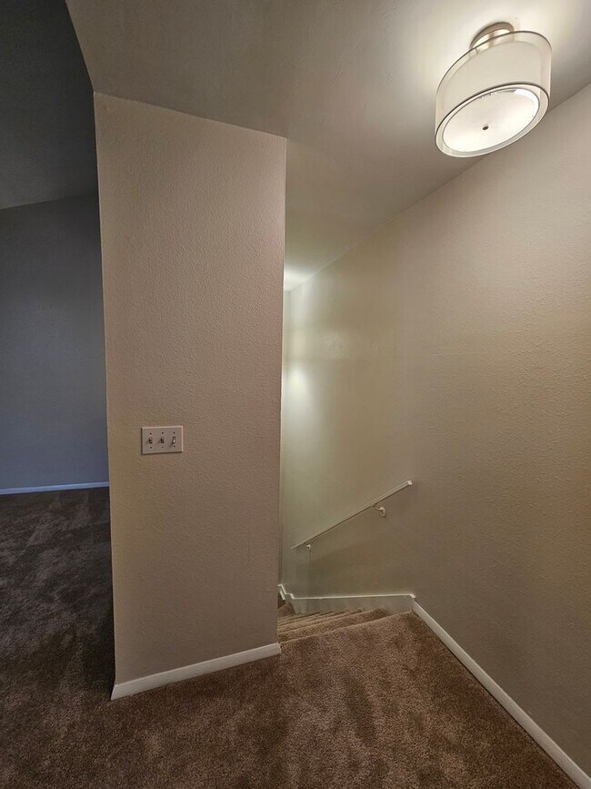 Building Photo - (1) Bed/(1.5) Bath Cardinal Creek Condo Avail NOW!