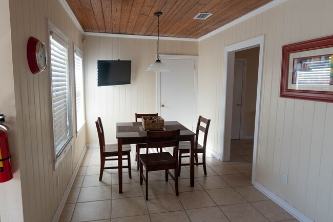 Building Photo - Cute 3-Bedroom Steps from the Sand!