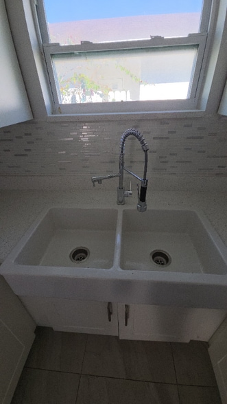 Building Photo - 5913 Lincoln St