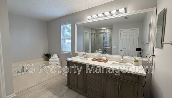 Building Photo - 12192 Endersleigh Ct