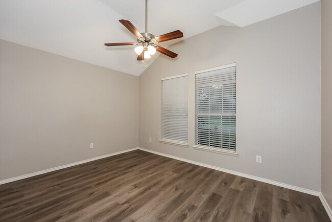 Building Photo - 430 Creekwood Ct