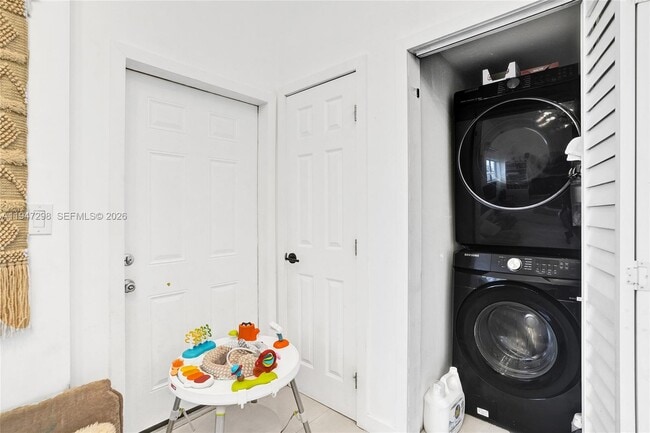 Building Photo - 9181 Byron Ave