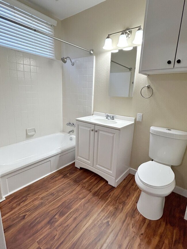 Building Photo - SPACIOUS 2 BD 1 BA W/ ASSIGNED GARAGE & STORAGE | UTILITIES INCLUDED