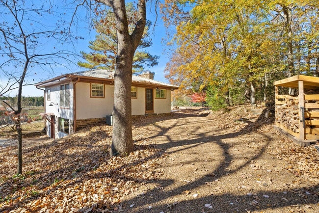 Building Photo - 17097 Lake Sequoyah Dr