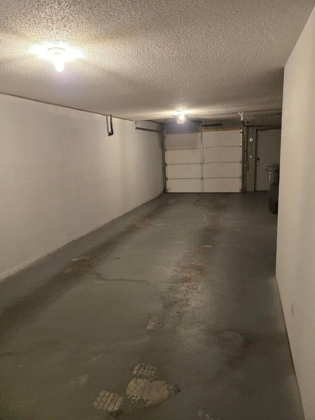 Building Photo - Spacious 2-Bedroom Townhome – End Unit with Private Deck & Garage