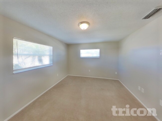 Building Photo - 6320 Moog Rd