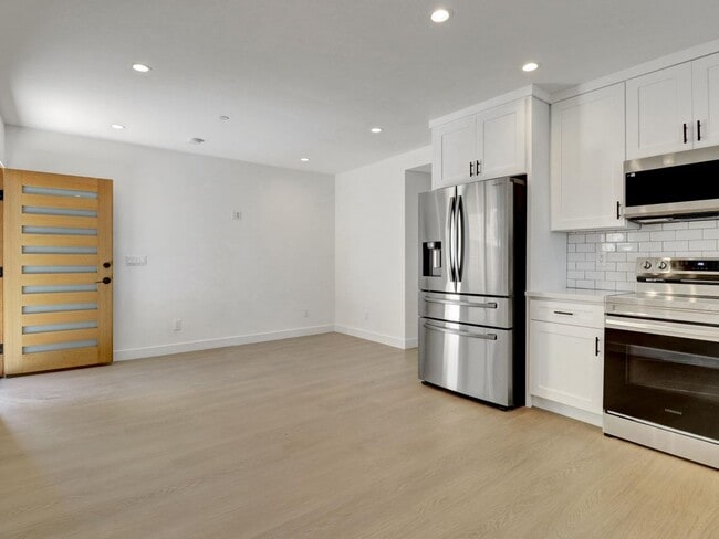 Building Photo - 644 Pier Ave