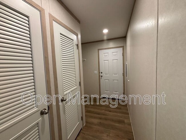 Building Photo - 725 S 12th St