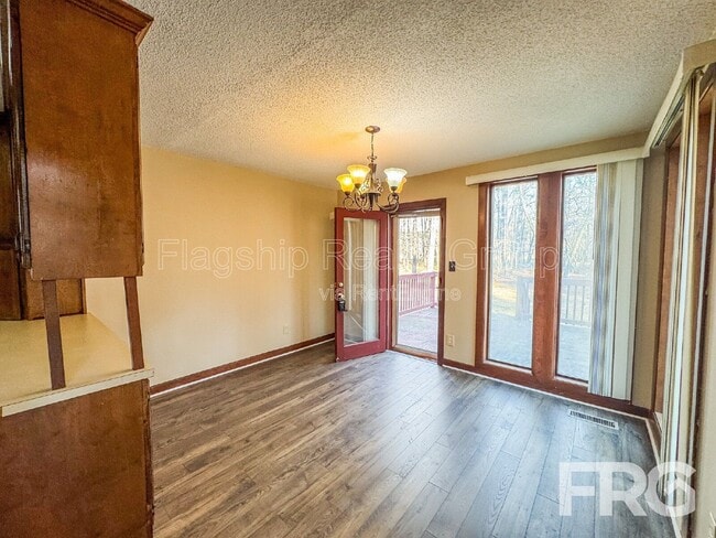 Building Photo - 1228 Forest Acres Dr