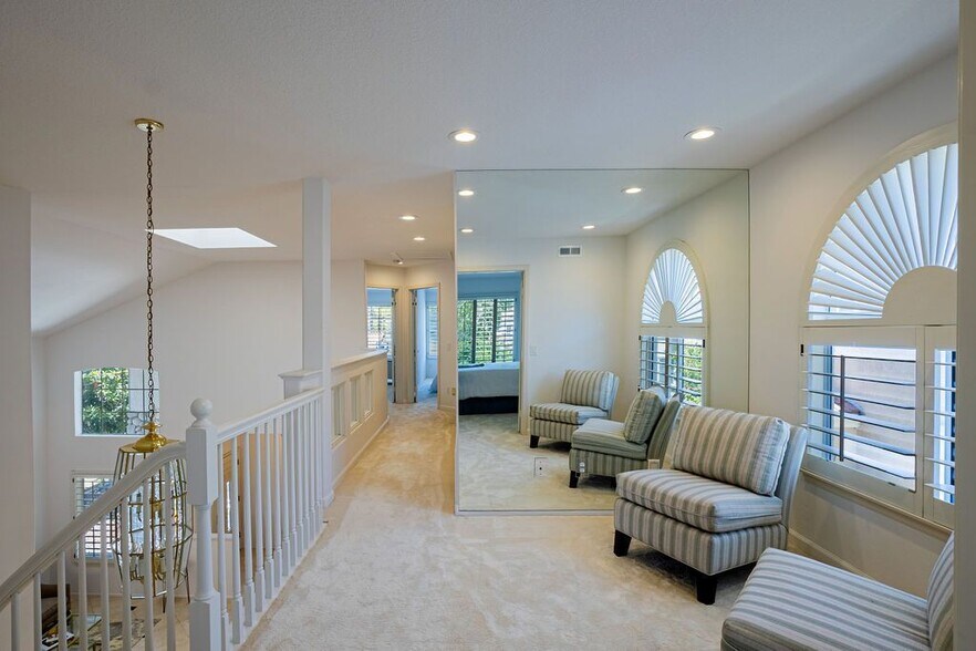 Building Photo - 1651 Fox Springs Cir
