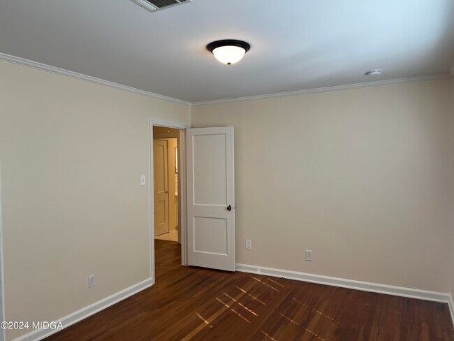 Building Photo - 110 Bragg St