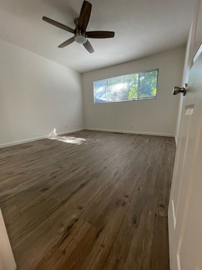 Building Photo - Beverly -Duplex