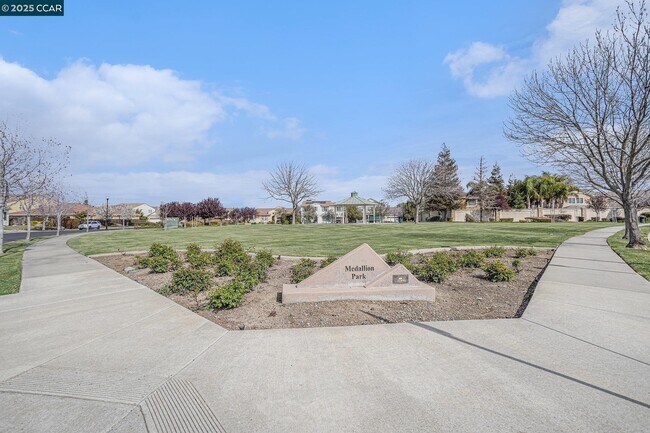 Building Photo - 1124 Europena Dr