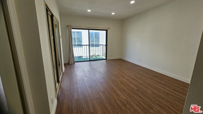 Building Photo - 10620 Eastborne Ave