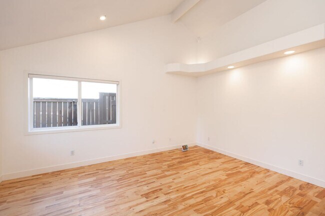 Building Photo - Quintessential Bend Living - 3 Bed | 2 Bat...