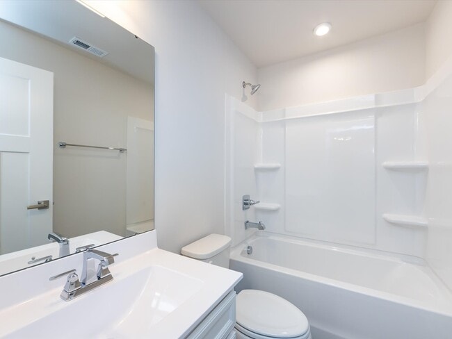 Building Photo - 431 Moondance Dr
