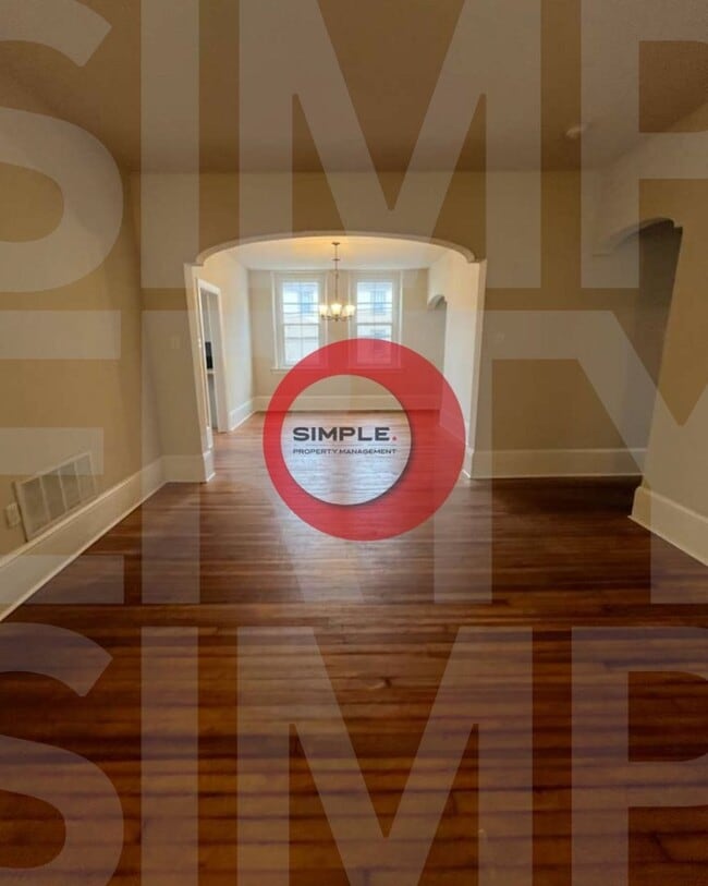 Building Photo - 556 Main St