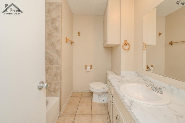 Building Photo - 1118 Crescent Ln