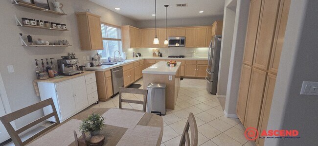 Building Photo - Amazing 5 Bedroom Home In The SouthWest!