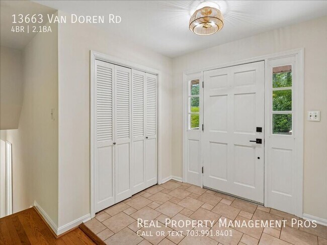 Building Photo - 13663 Van Doren Rd
