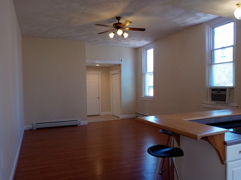Living Area - 532 Pine St