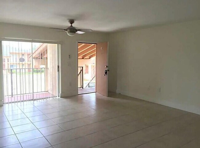 Building Photo - 1290 NE 119th St