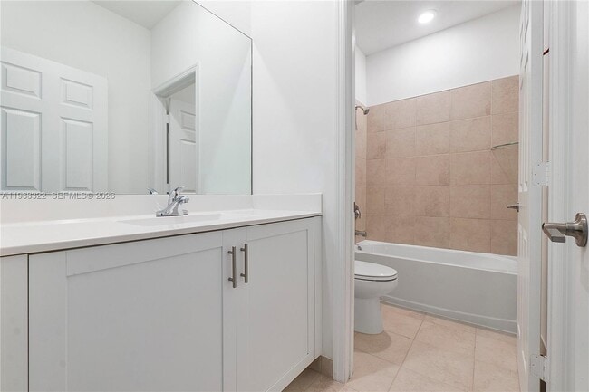 Building Photo - 1541 SW 28th St