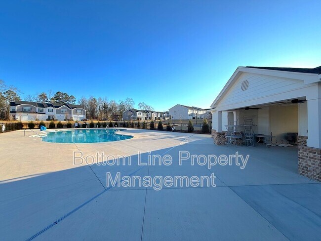 Building Photo - 8024 Hidden Spgs Trl