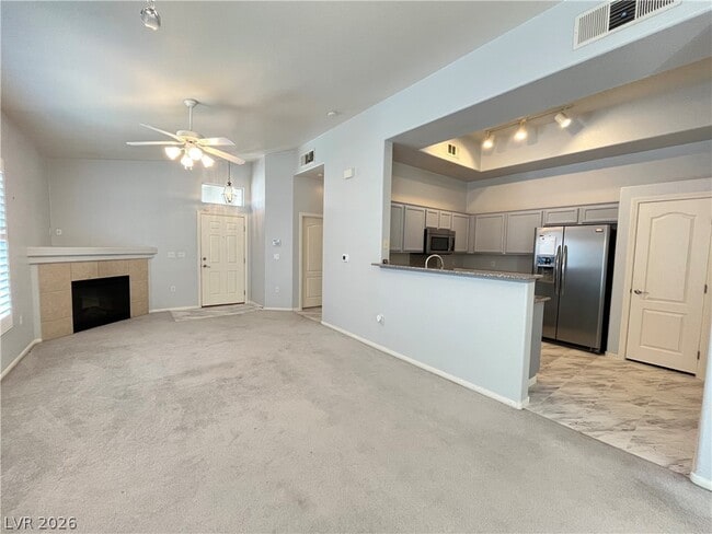 Building Photo - 2305 W Horizon Ridge Pkwy